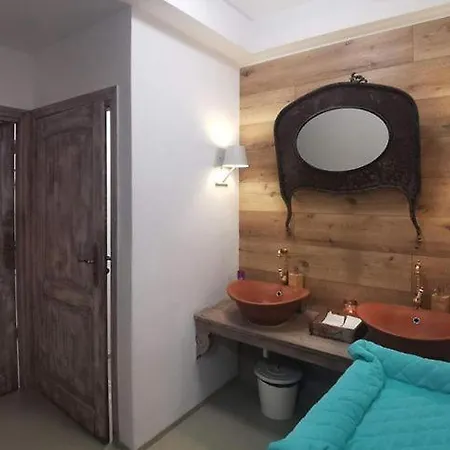 Pod Sosnami Hotel *