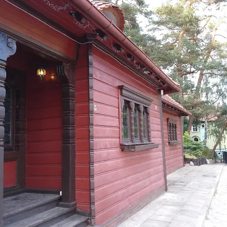 Pod Sosnami Hotel *